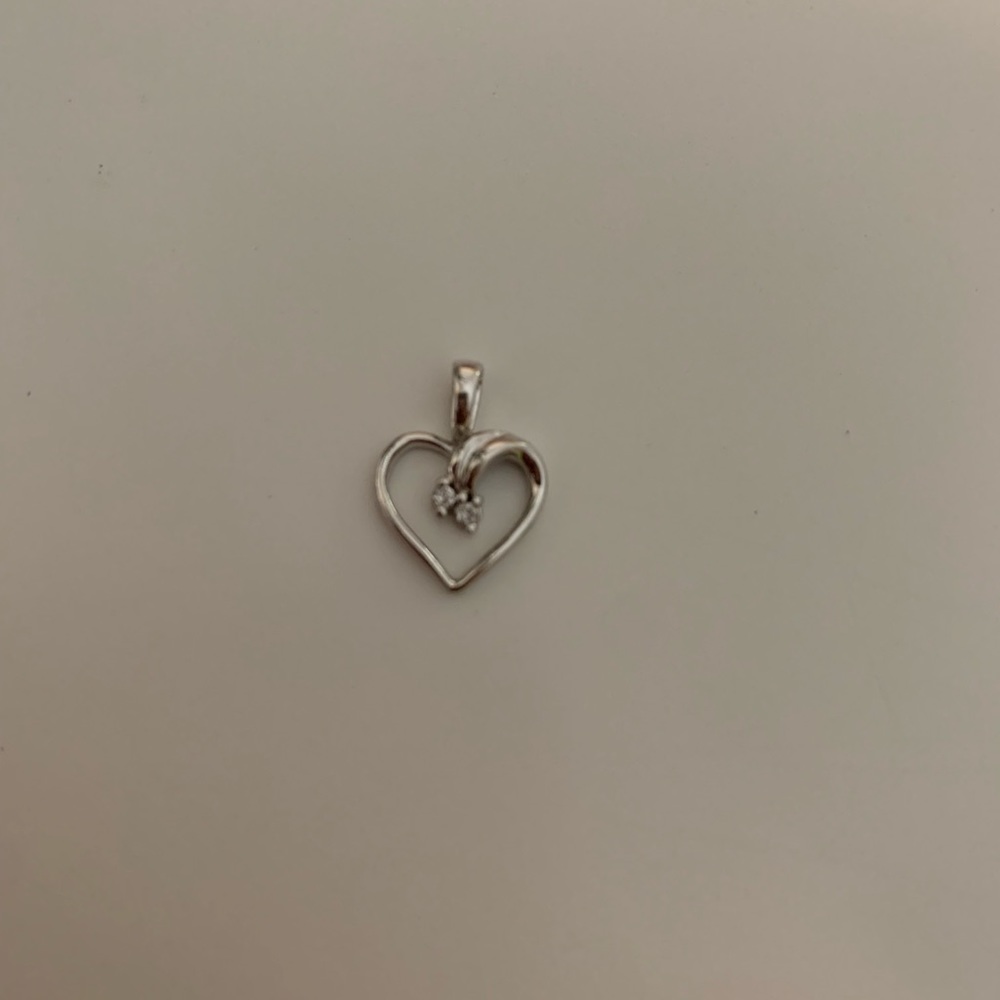 Heart pendant with diamond-10K white gold.